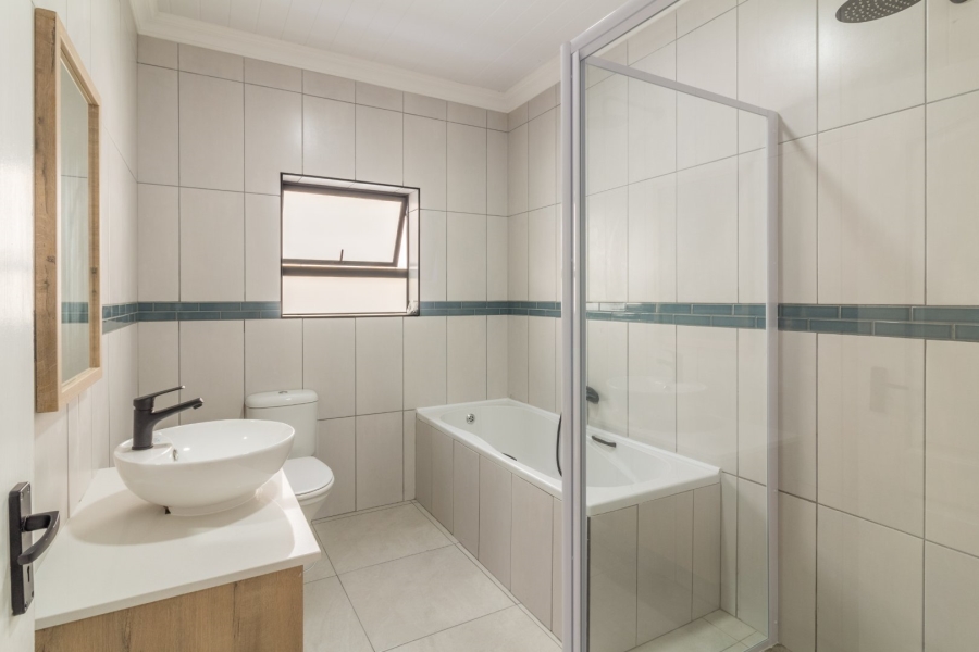 3 Bedroom Property for Sale in Fraaiuitsig Western Cape